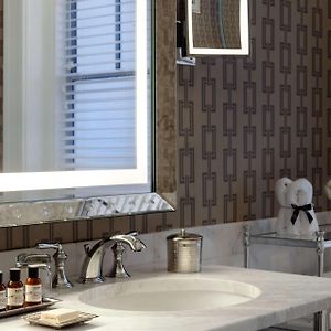 Deluxe King Room Tub Bay View Mobility Accessible